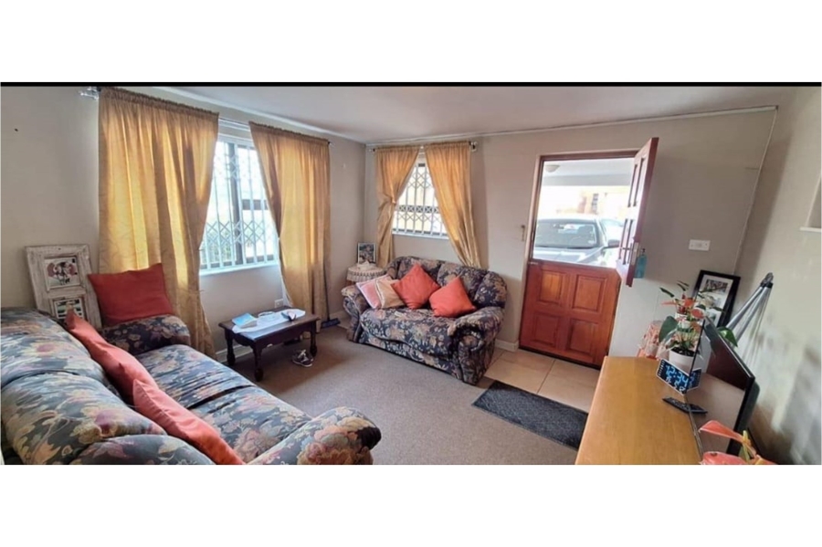 7 Bedroom Property for Sale in Loevenstein Western Cape